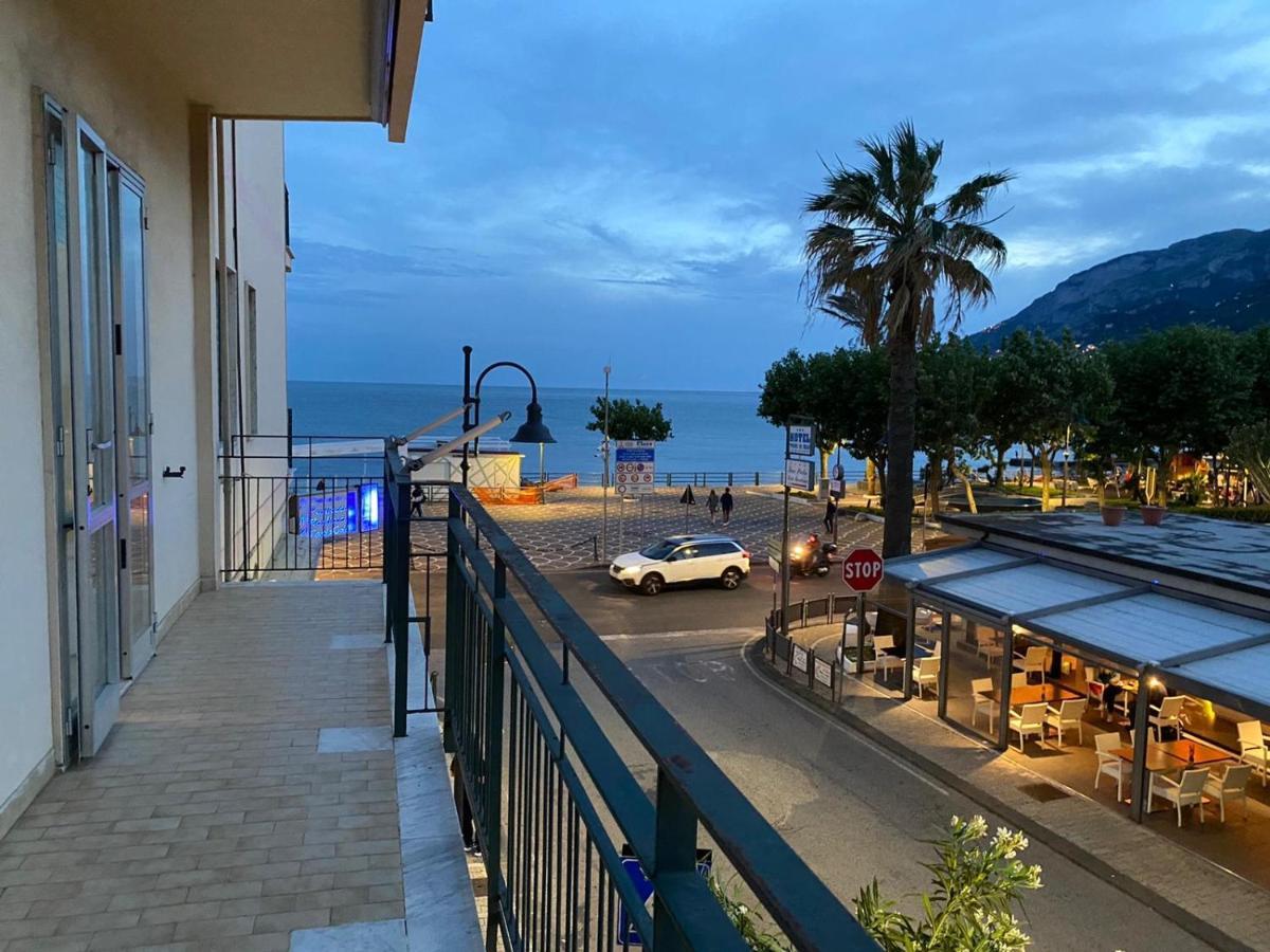 La Casa Lungo Il Mare Apartment Майори Екстериор снимка